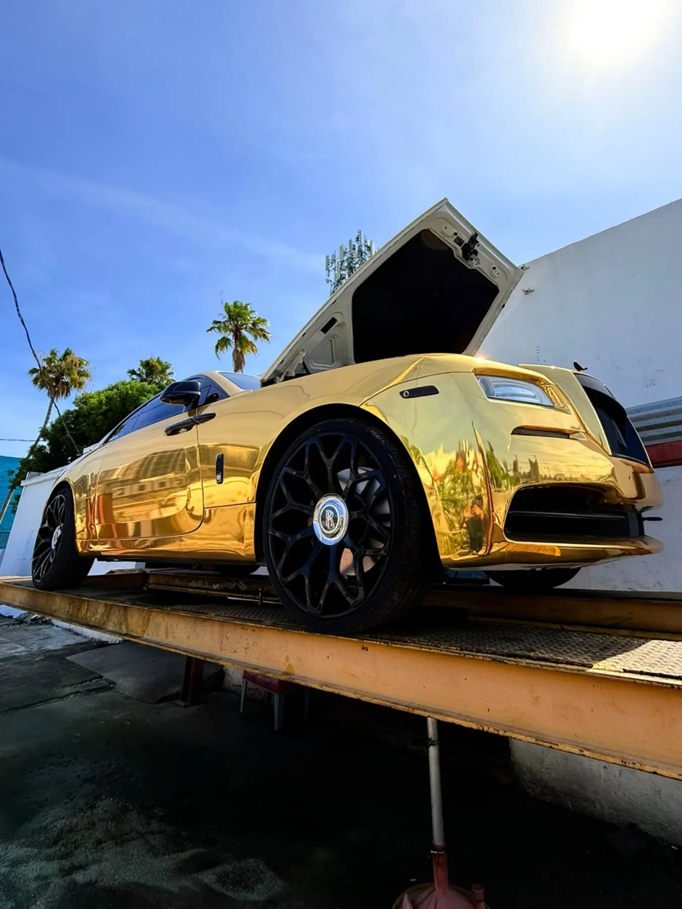Rolls-Royce on the lift